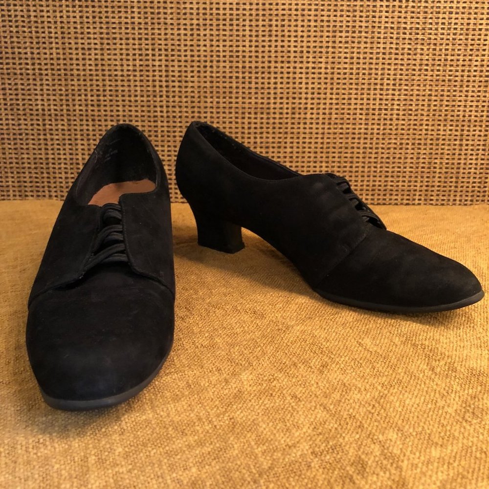 8 1/2M Naturalizer Vintage Suede Black Spanish Heel Pumps